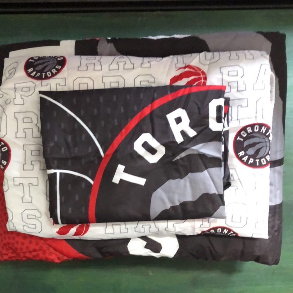 🏀Toronto Raptors🏀Toddler 3pc Bed set🏀 - Picture 6 of 12